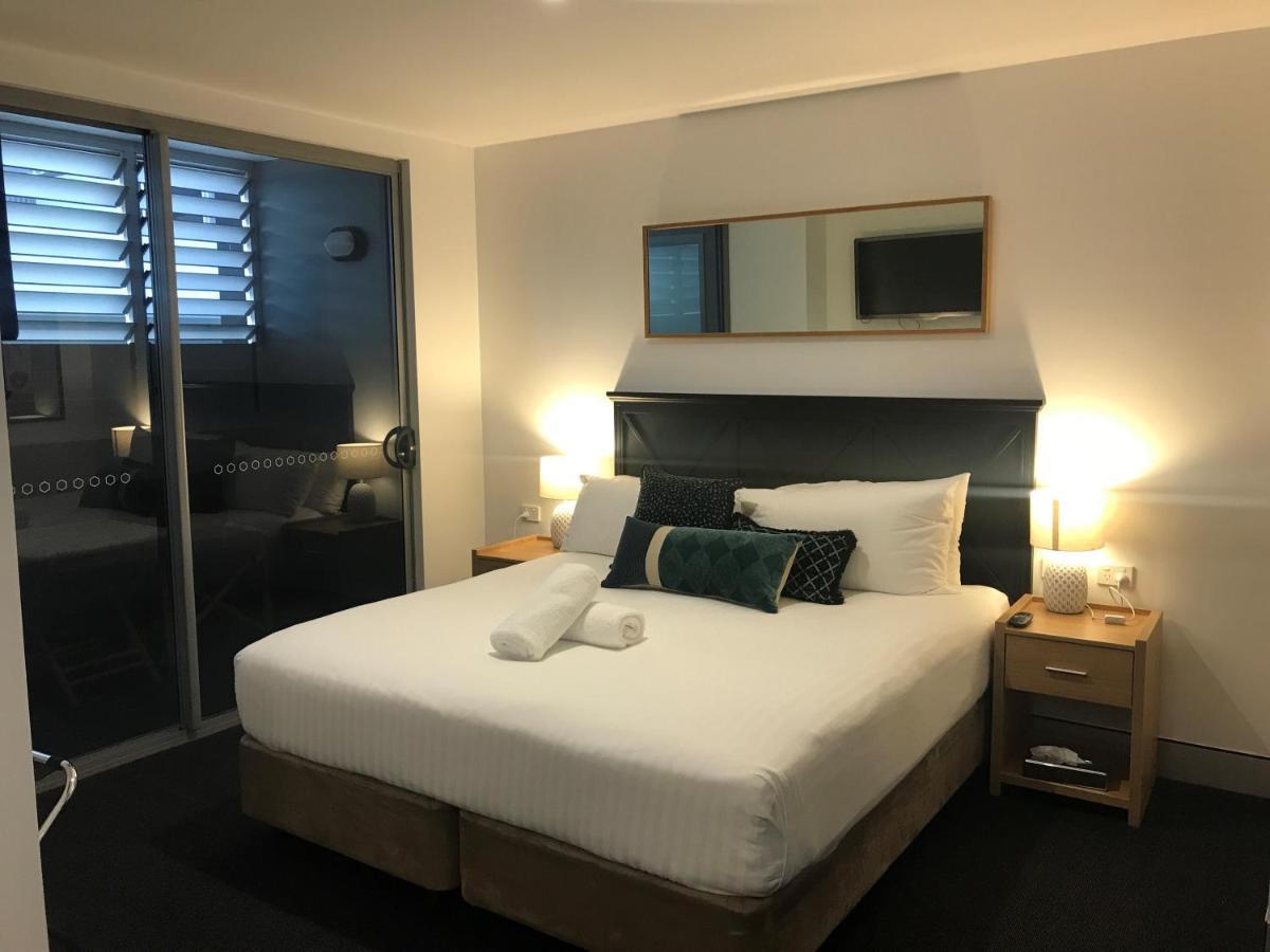Crown On Darby Newcastle Aparthotel Buitenkant foto