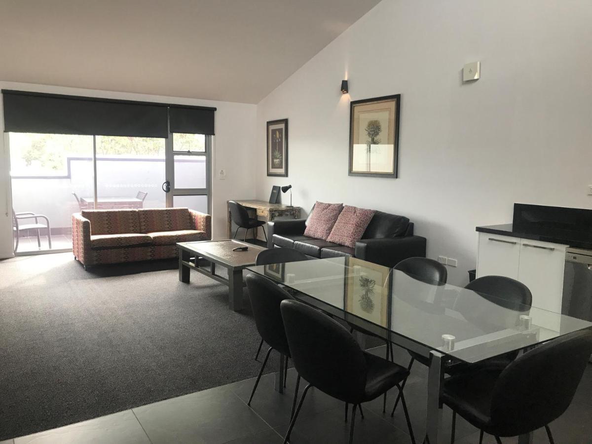 Crown On Darby Newcastle Aparthotel Buitenkant foto