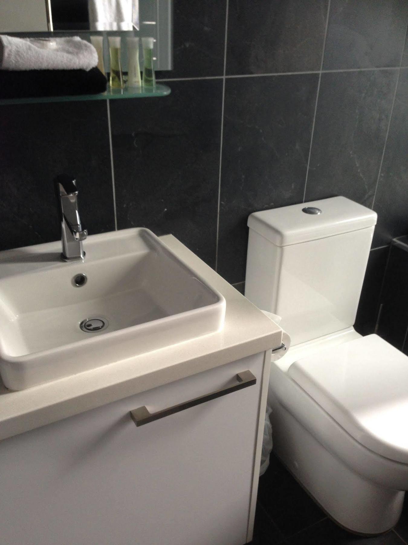Crown On Darby Newcastle Aparthotel Buitenkant foto