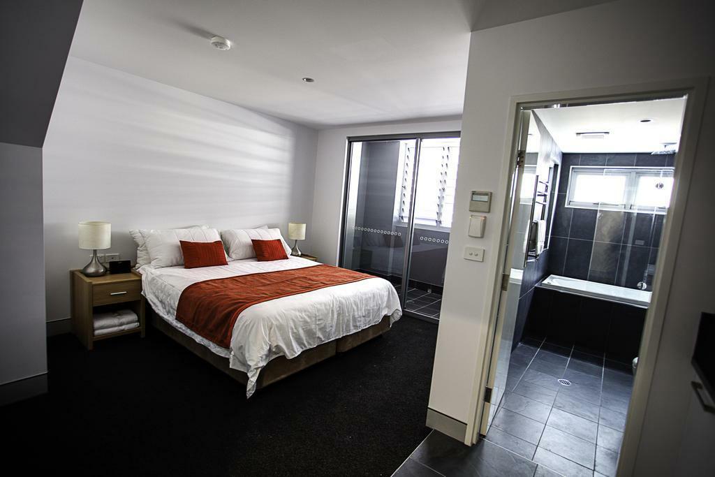 Crown On Darby Newcastle Aparthotel Buitenkant foto